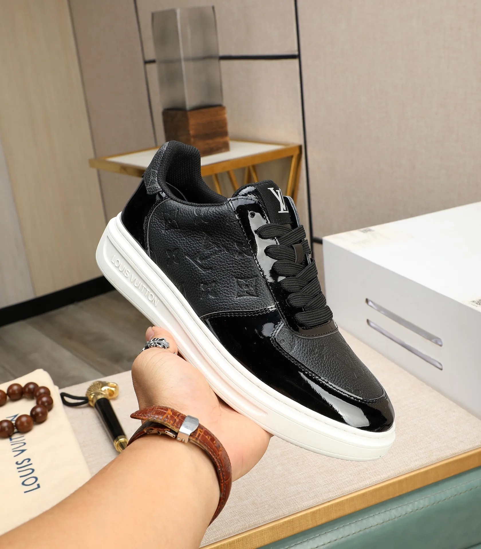 Men's shoes 💰540 💰(Niuli: full package) louis vuitton (Louis Vuitton/lv) top 🔍🔍 new models are on sale at the same time at the counter. The upper 🇮🇹 is imported from Italy, first-layer cowhide, and the lining is fully imported cowhide. 💪💪, completely 1⃣️ to 1 ⃣️Re-engraved🇮🇹💪💪, ⚠Sole: The original sole is specially provided by the original factory, the exclusive movable molded sole is super comfortable, ⚠The original factory follows the order, 🔍🔍high quality, you can enter and exit the counter at will, welcome to compare⚠. Code number:38-44